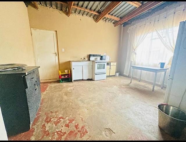 3 BEDROOM HOUSE FOR SALE IN SIMUNYE